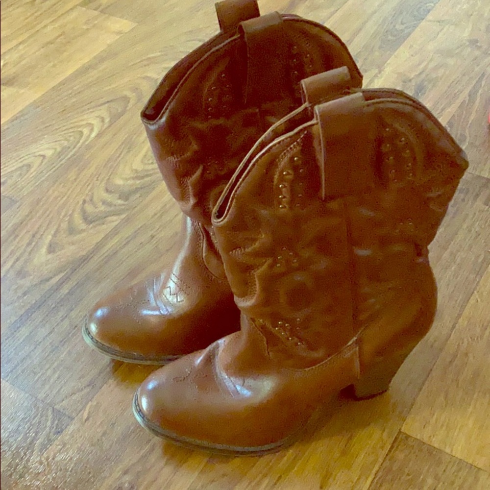 Heeled boots